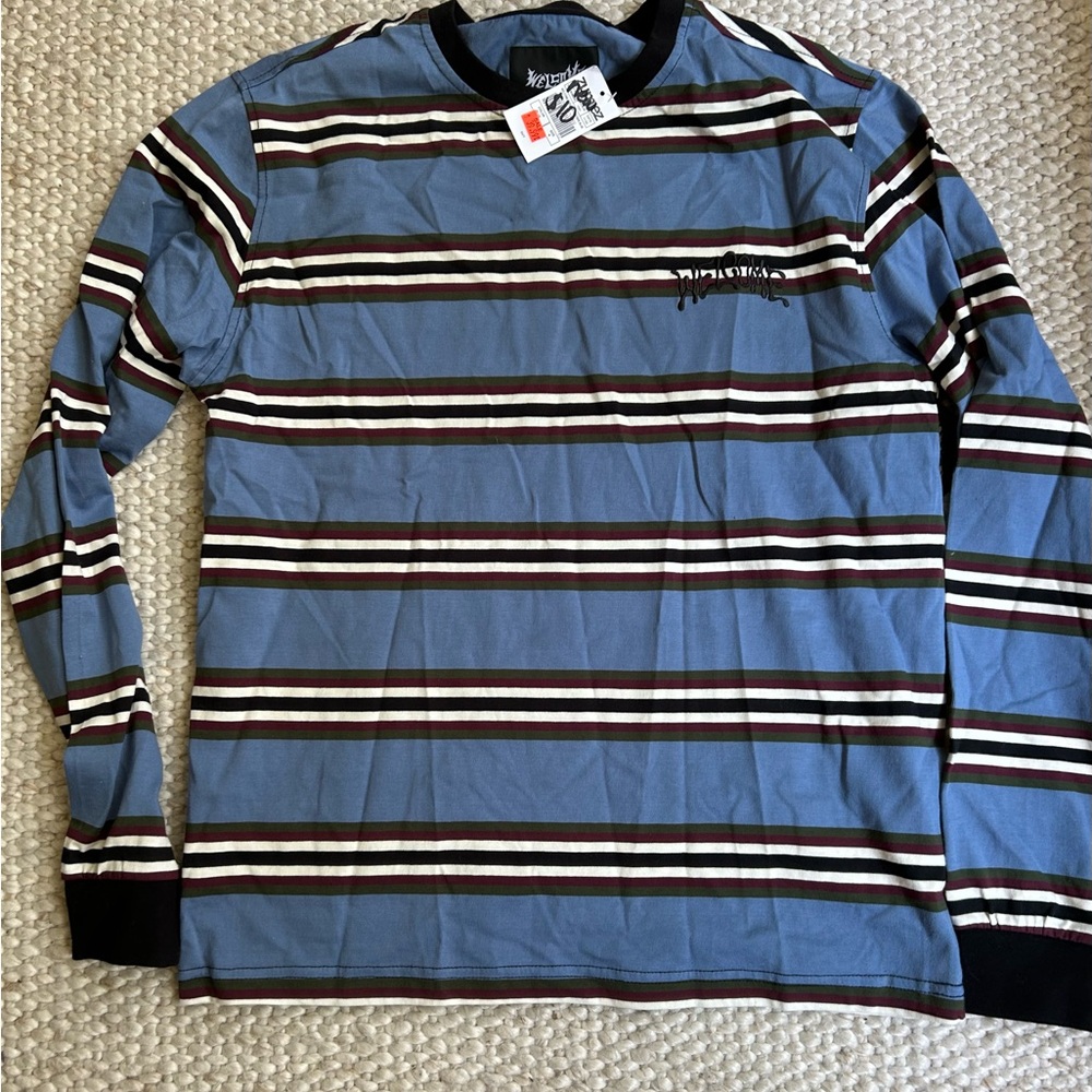 Men’s Size M long sleeve tshirt.